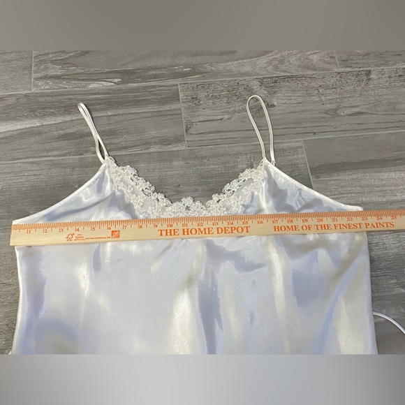 Cato woman’s beaded lingerie nightgown ruffle in a light cream color size 22/24W - Picture 15 of 16